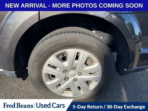 Used 2019 Dodge Journey SE FWD image 25