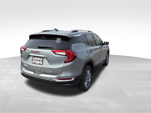 Used 2024 GMC Terrain SLT AWD/4WD image 9