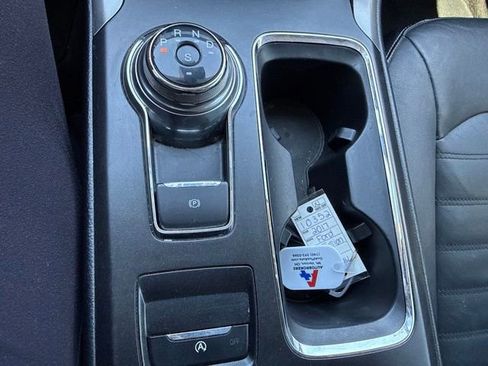 Used 2017 Ford Fusion SE w/ Fusion SE Technology Package FWD image 20