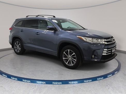 Used 2018 Toyota Highlander XLE AWD/4WD image 4