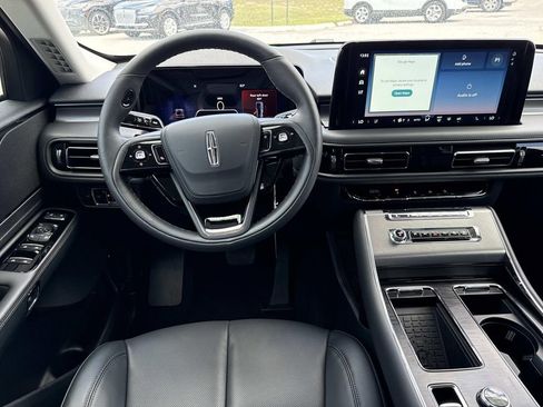 New 2026 Lincoln Aviator AWD w/ Jet Appearance Package image 17