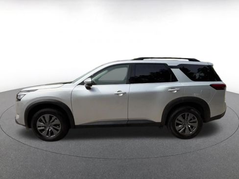 Used 2025 Nissan Pathfinder SV FWD image 9