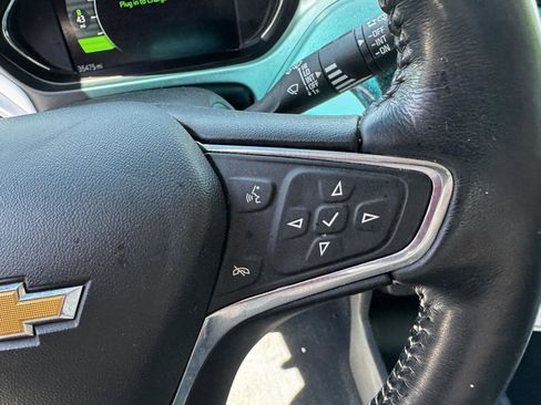 Used 2019 Chevrolet Bolt Premier w/ Infotainment Package FWD image 20