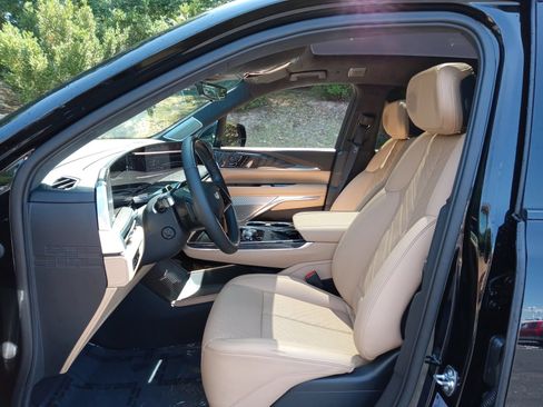 Used 2025 Cadillac Escalade IQ Luxury 2 AWD/4WD image 11