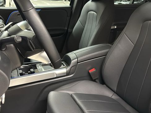 Certified 2024 Mercedes-Benz GLB 250 4MATIC image 28