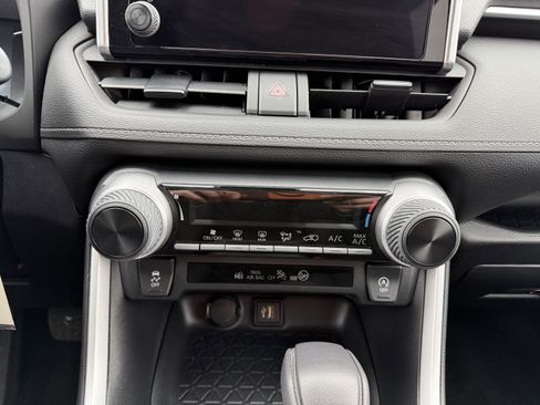 Used 2023 Toyota RAV4 LE image 18