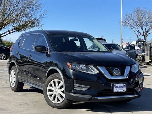 Used 2017 Nissan Rogue S image 2