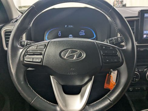 Used 2023 Hyundai Venue SEL FWD image 13