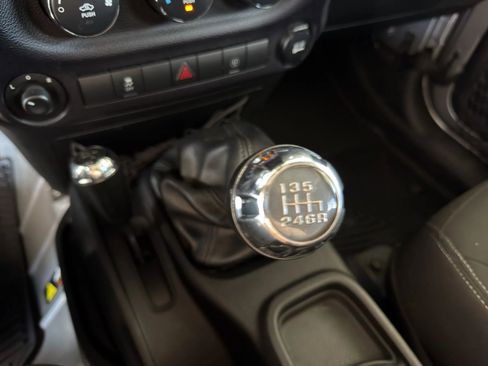 Used 2014 Jeep Wrangler Unlimited Sahara w/ Connectivity Group AWD/4WD image 30