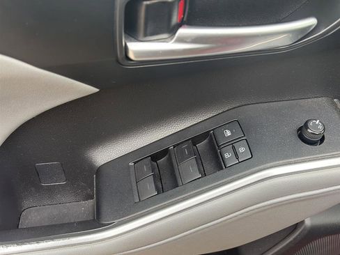 Used 2021 Toyota Highlander XLE image 10