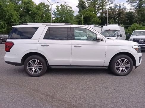 Used 2024 Ford Expedition Limited RWD image 2