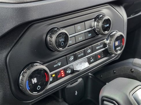 New 2025 Ford Bronco Badlands image 21