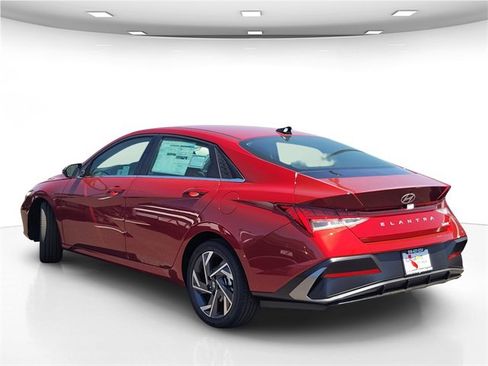 New 2025 Hyundai Elantra Limited image 5