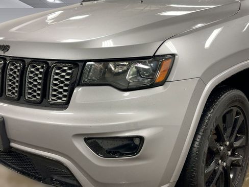 Used 2021 Jeep Grand Cherokee Laredo X image 11