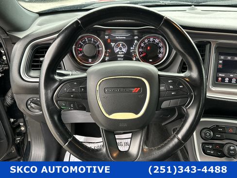 Used 2019 Dodge Challenger SXT image 18