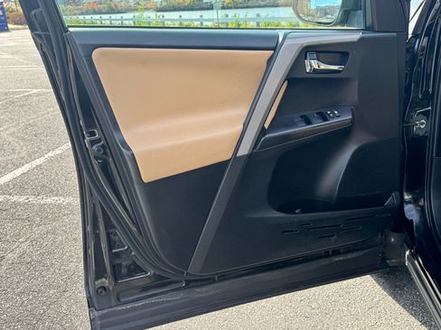 Used 2018 Toyota RAV4 XLE image 7