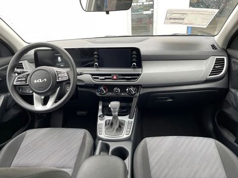 Used 2025 Kia Seltos LX AWD/4WD image 32