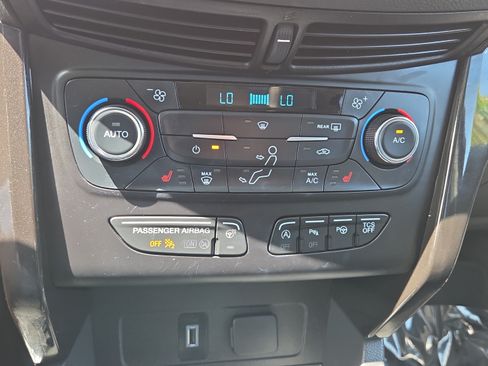 Used 2017 Ford Escape Titanium w/ Equipment Group 301A AWD/4WD image 31