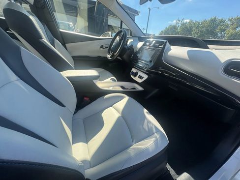 Used 2018 Toyota Prius Three Touring image 14