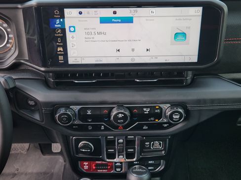 Used 2025 Jeep Gladiator Rubicon AWD/4WD image 18