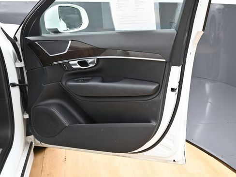 Used 2018 Volvo XC90 T6 Momentum w/ Convenience Package AWD/4WD image 36