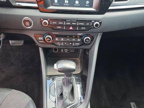 Used 2017 Kia Niro EX FWD image 17