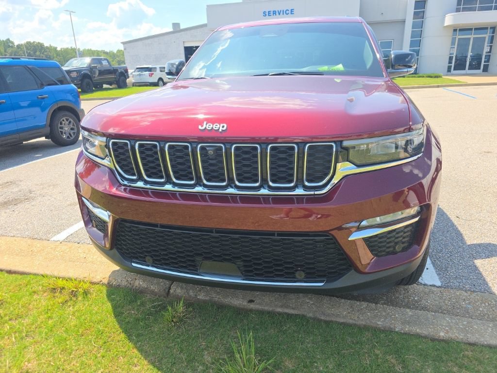 Used 2024 Jeep Grand Cherokee Limited w/ Luxury Tech Group II RWD image 5