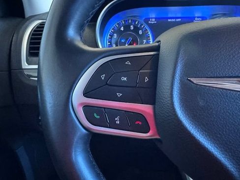 Used 2018 Chrysler 300 Touring RWD image 15