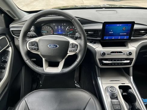 Used 2022 Ford Explorer XLT w/ Equipment Group 202A AWD/4WD image 18