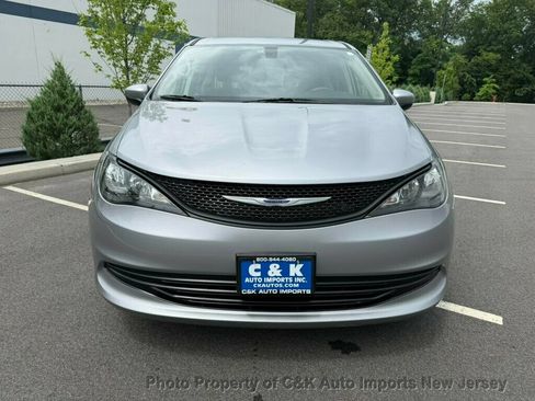 Used 2020 Chrysler Voyager L FWD image 6