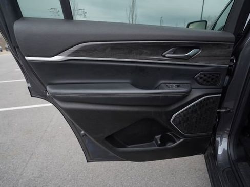 Used 2022 Jeep Grand Cherokee L Limited image 16