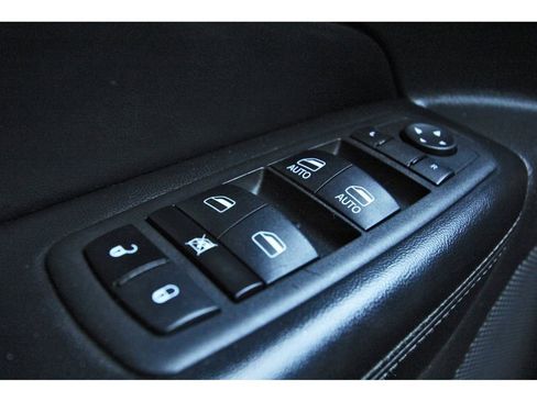 Used 2018 Jeep Grand Cherokee Laredo image 19