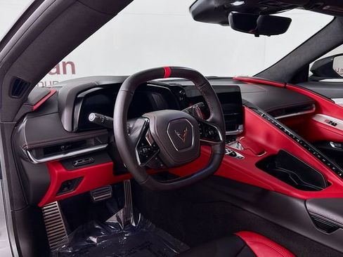 Used 2024 Chevrolet Corvette Stingray Premium Conv w/ Z51 Performance Package RWD image 9