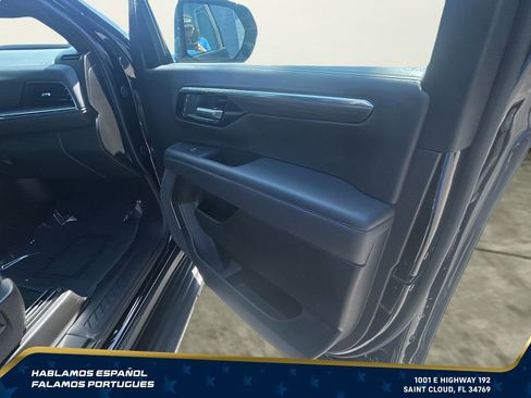Used 2025 Chevrolet Suburban LS RWD image 32