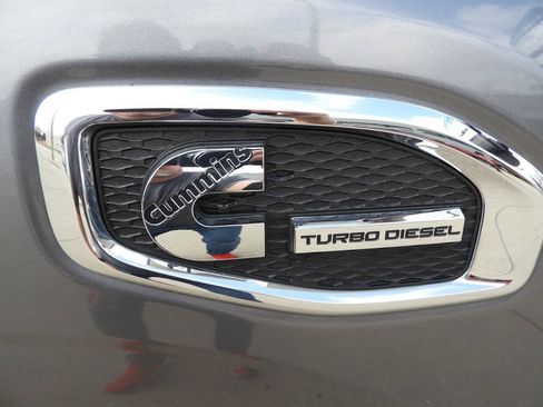 Used 2018 Nissan Titan SL w/ Chrome Package AWD/4WD image 35