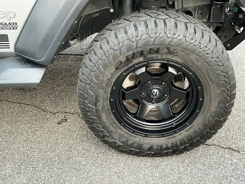 Used 2018 Jeep Wrangler Unlimited Sport S image 11