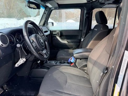 Used 2018 Jeep Wrangler Unlimited Sahara w/ Connectivity Group image 6