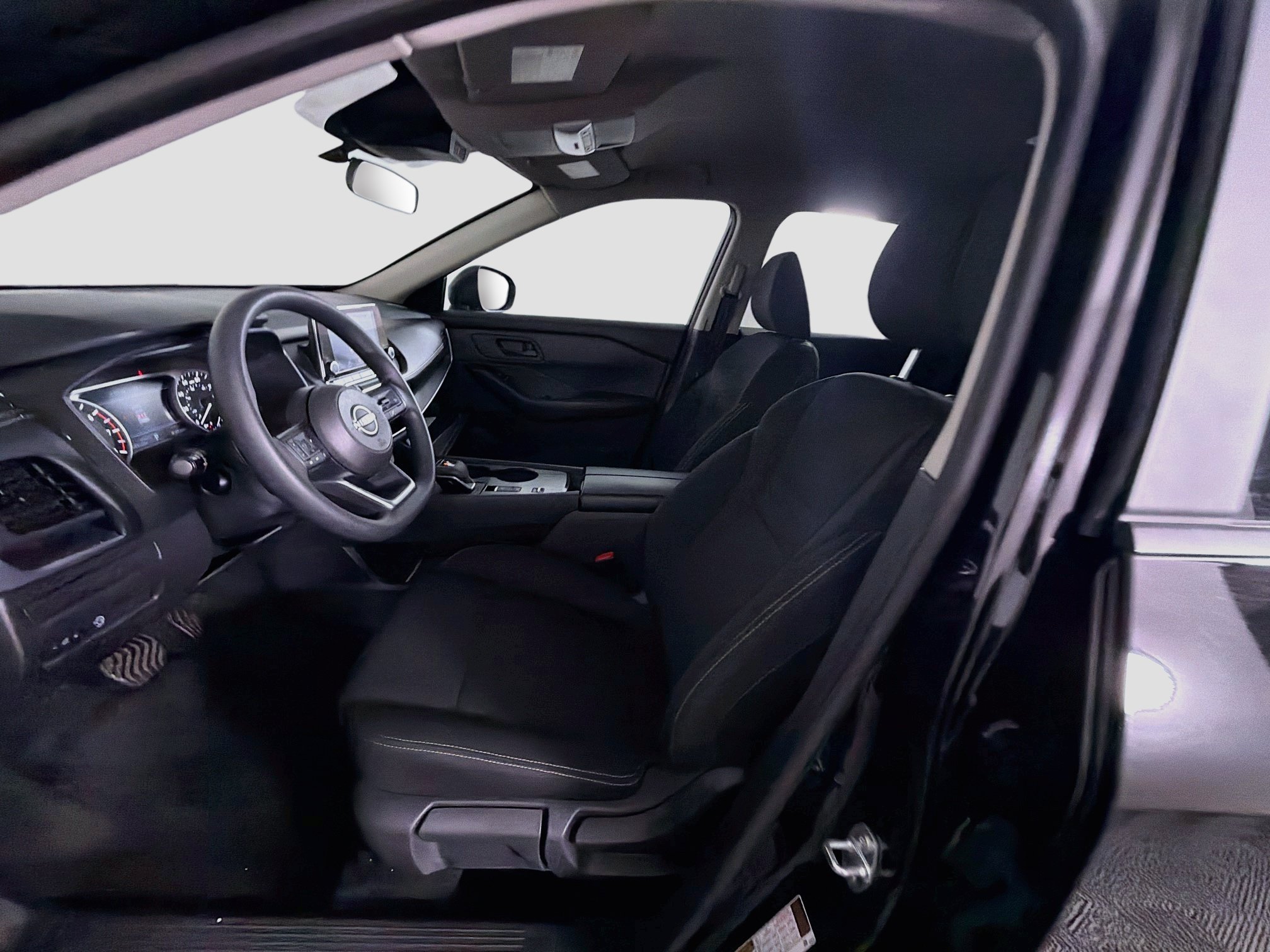 Used 2024 Nissan Rogue S FWD image 13