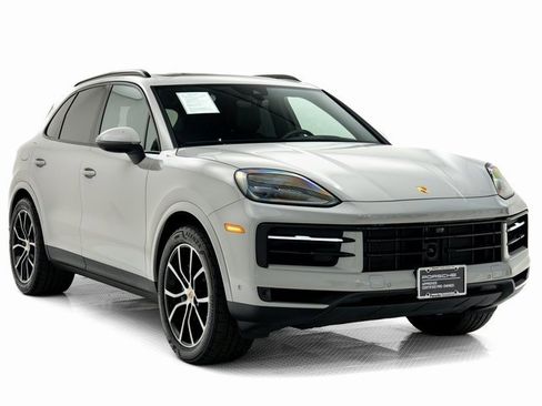 Certified 2025 Porsche Cayenne image 32
