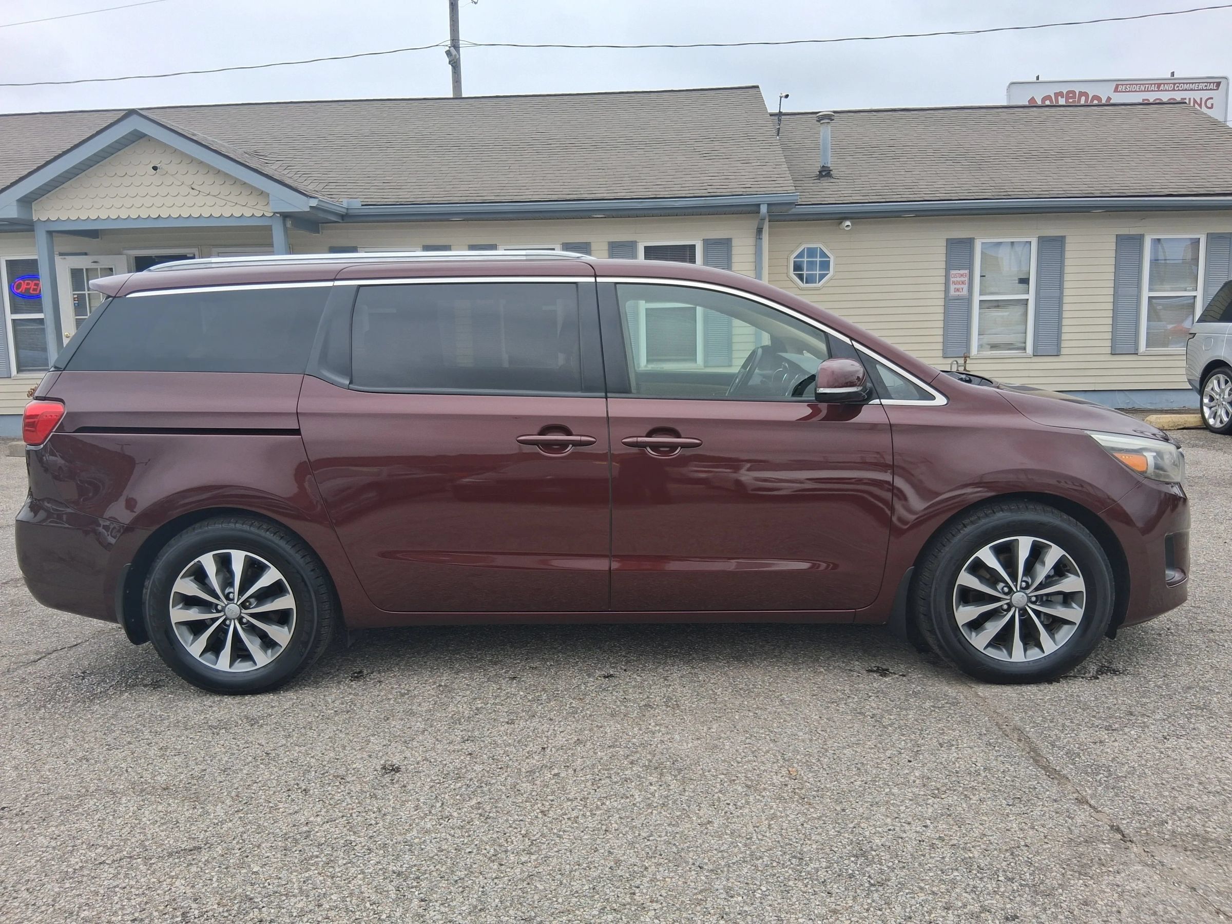 Used 2016 Kia Sedona SX FWD image 6