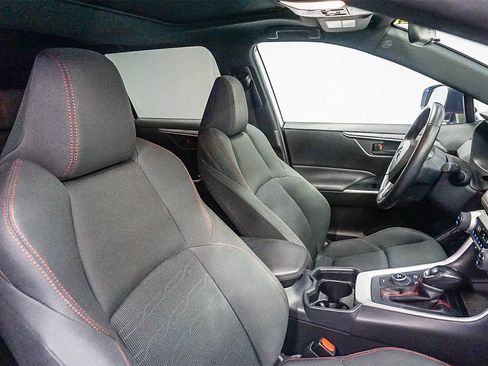 Used 2021 Toyota RAV4 SE w/ Weather & Moonroof Package image 17