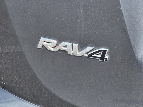 Used 2018 Toyota RAV4 XLE FWD image 14