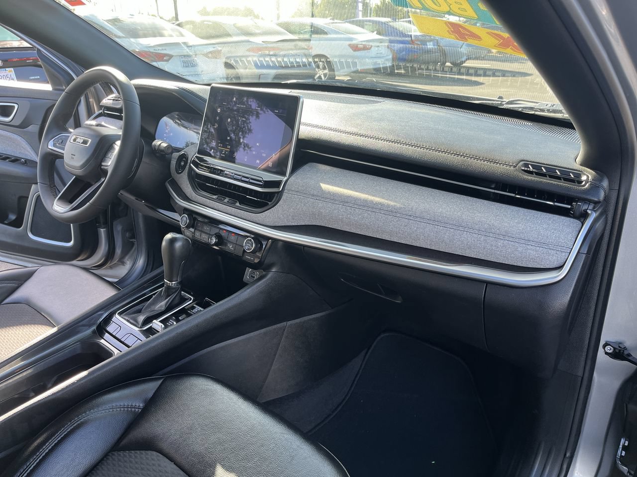 Used 2023 Jeep Compass Latitude AWD/4WD image 26