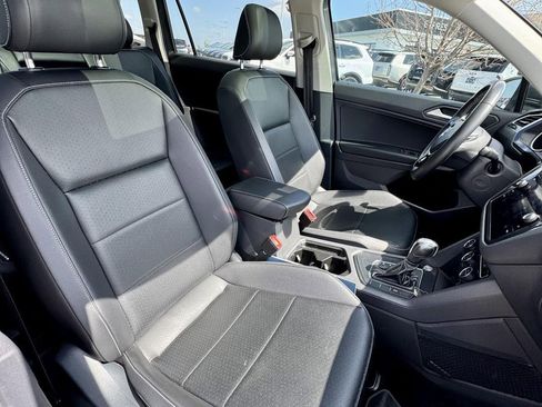 Used 2021 Volkswagen Tiguan SE w/ Panoramic Sunroof Package FWD image 14