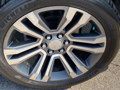 Used 2020 GMC Yukon XL Denali w/ Denali Premium Package image 29