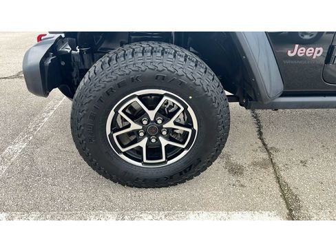 Used 2025 Jeep Wrangler Unlimited Rubicon AWD/4WD image 19