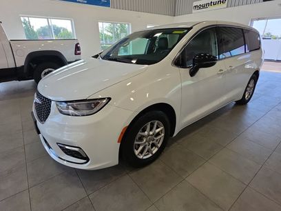 Used 2024 Chrysler Pacifica Touring-L