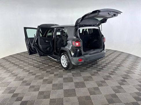 Used 2023 Jeep Renegade Latitude AWD/4WD image 18