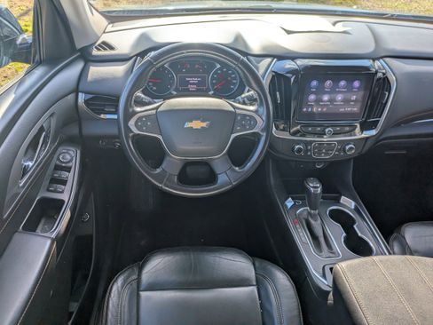 Used 2020 Chevrolet Traverse LT image 17
