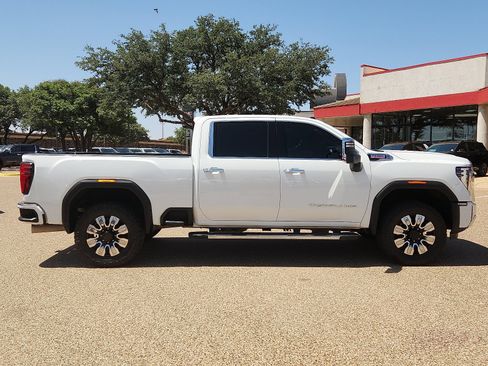 Used 2024 GMC Sierra 2500 Denali w/ Technology Package AWD/4WD image 5